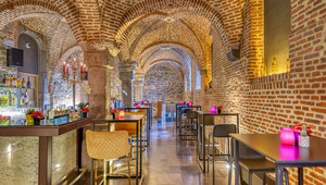 bar cave