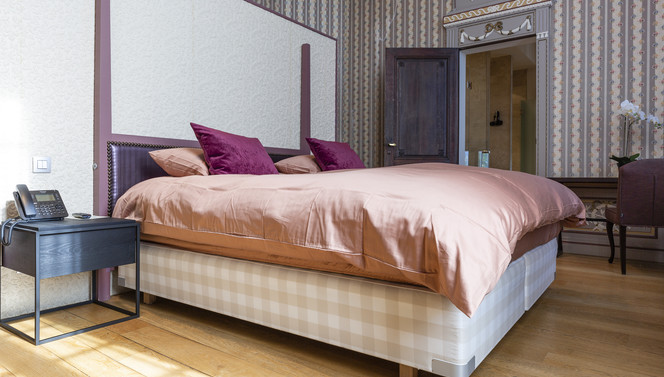 Chambre élégante de la Suite Royale au Van der Valk Hotel Sélys Liège