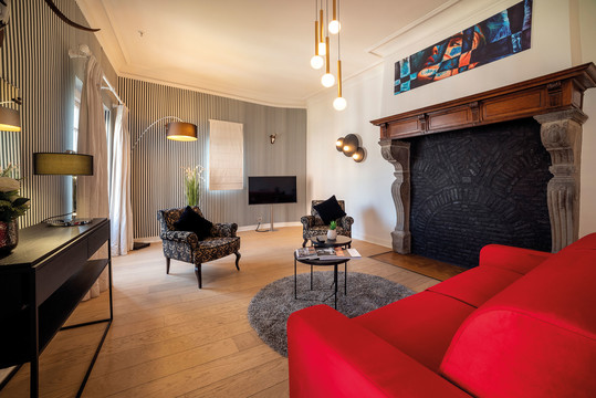 suite sélys salon cheminée