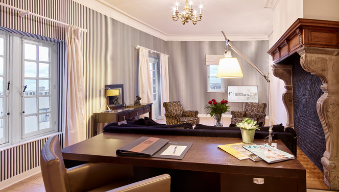 suite 012