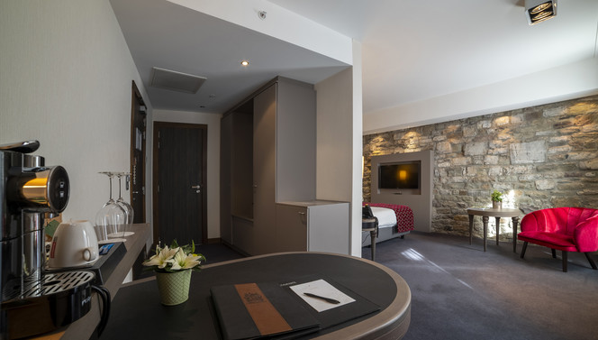 Bureau fonctionnel dans la Suite Deluxe au Van der Valk Hotel Liège Sélys