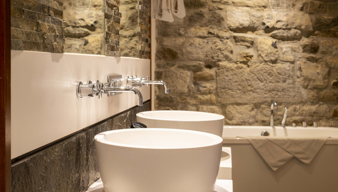 Salle de bain moderne de la Suite Deluxe à Liège