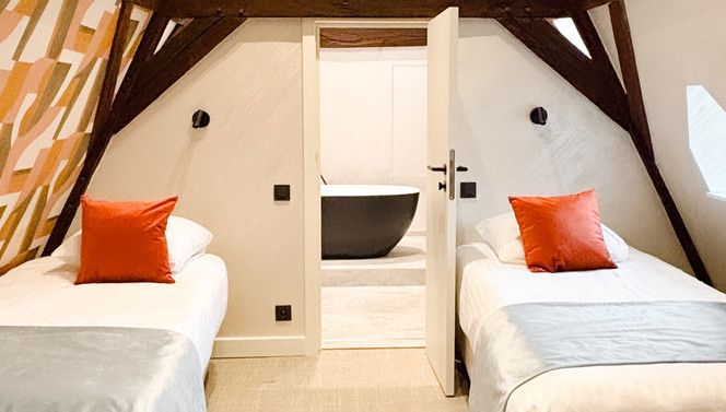 Chambre enfants avec lits simples dans la Suite 31 au Van der Valk Liège Sélys